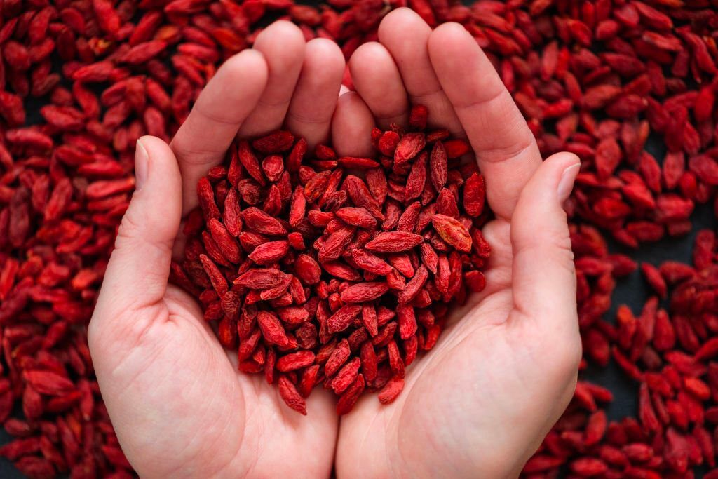 Goji berries for postpartum diet plan